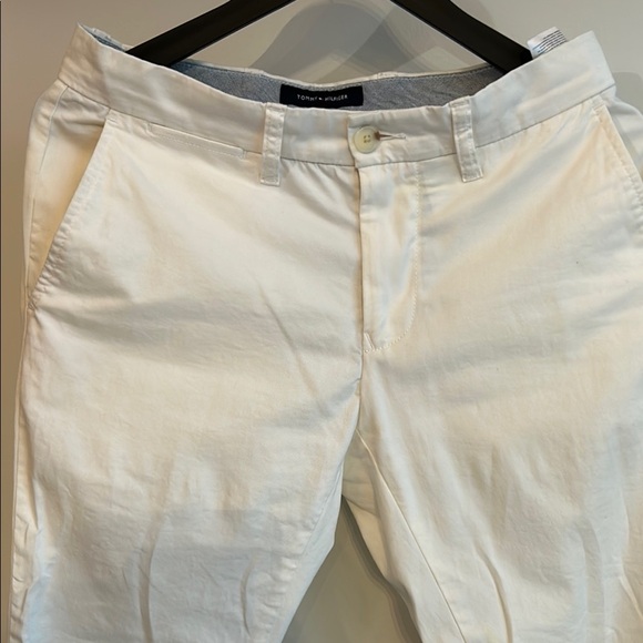 Tommy Hilfiger White Chinos Relaxed Fit with Excellent conditions - Picture 3 of 9